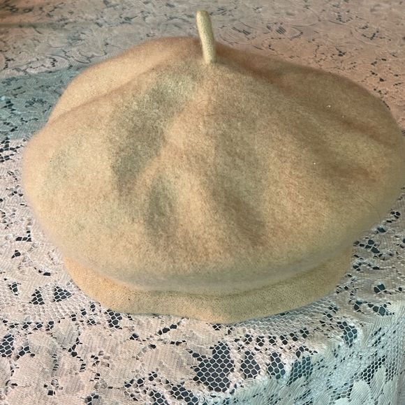 Women’s French Beret  - 100% Wool - Picture 4 of 4